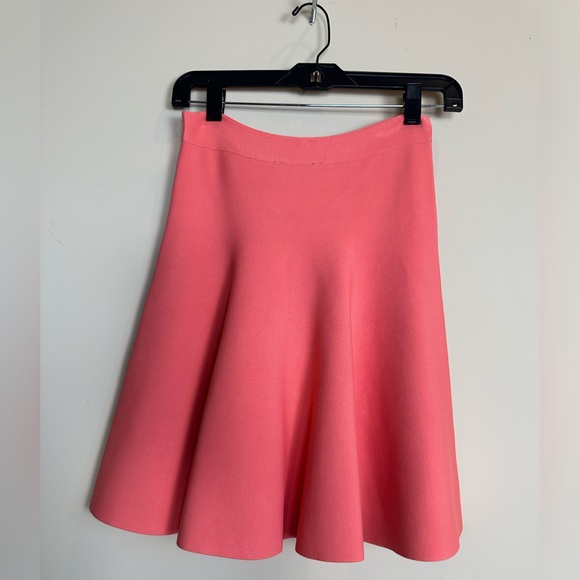 BCBG Maxazria mini flowy skirt brand new in peach - Picture 2 of 4